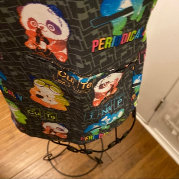 New Cherokee Modern Classic v-neck Grey Animals Extra Small XS women scrub top - Picture 10 of 10